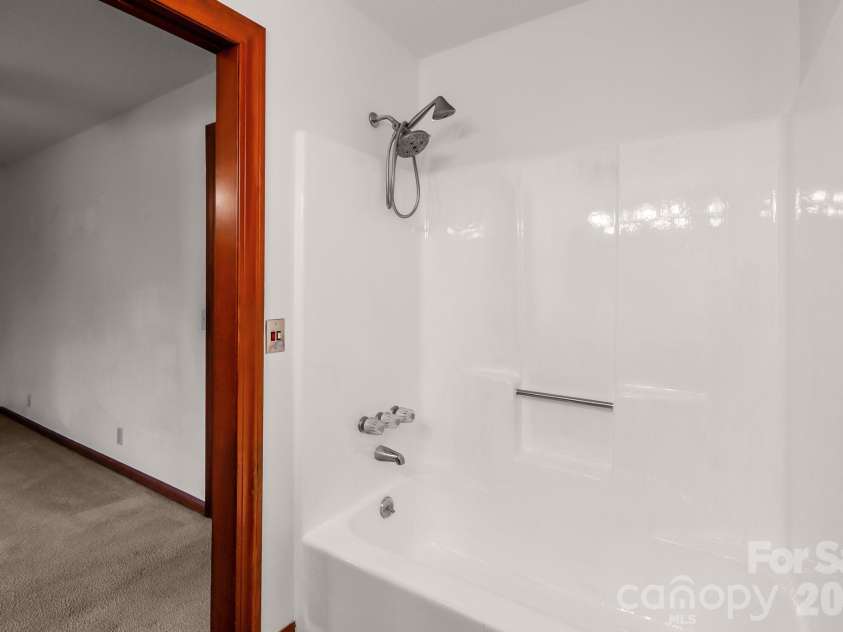 304 West Street, Kershaw, SC 29067.  MLS# CAR4328662, YatesRealty ID 1970. Primary Bath