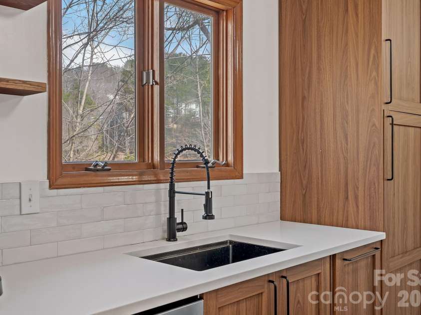 39 Spooks Branch Extension, Asheville, NC 28804.  MLS# CAR4358882, YatesRealty ID 19702. 
