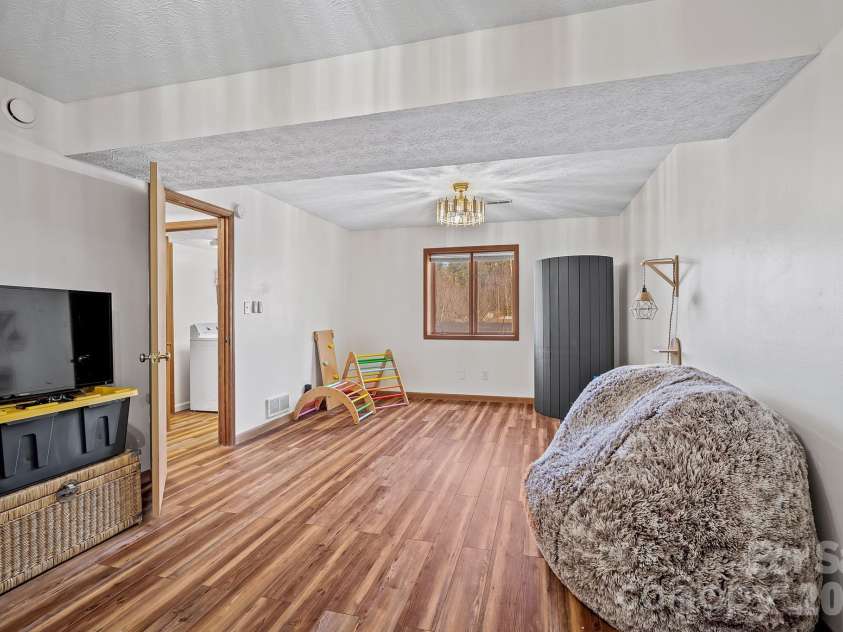 39 Spooks Branch Extension, Asheville, NC 28804.  MLS# CAR4358882, YatesRealty ID 19702. 