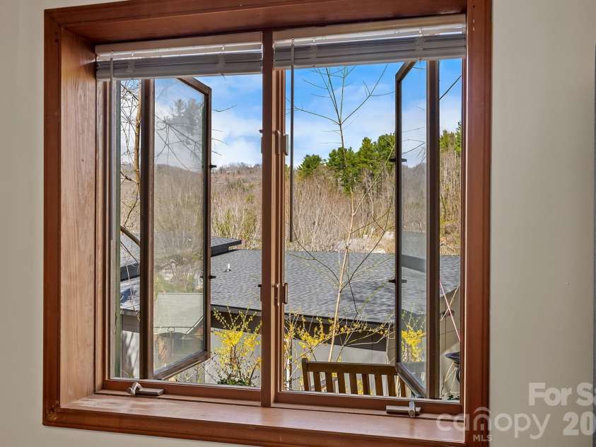 39 Spooks Branch Extension, Asheville, NC 28804.  MLS# CAR4358882, YatesRealty ID 19702. 