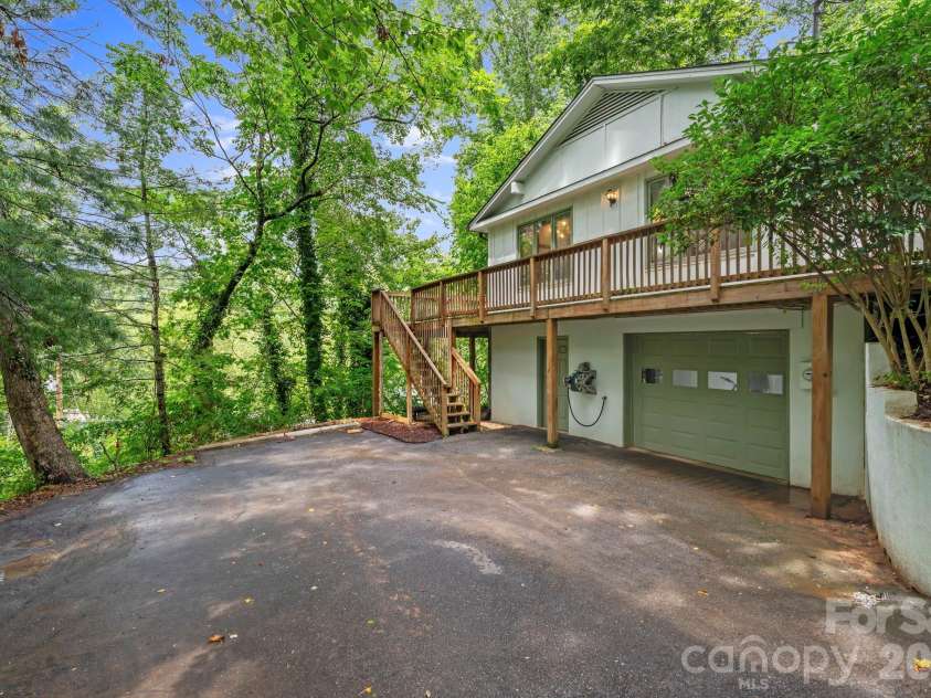 39 Spooks Branch Extension, Asheville, NC 28804.  MLS# CAR4358882, YatesRealty ID 19702. 