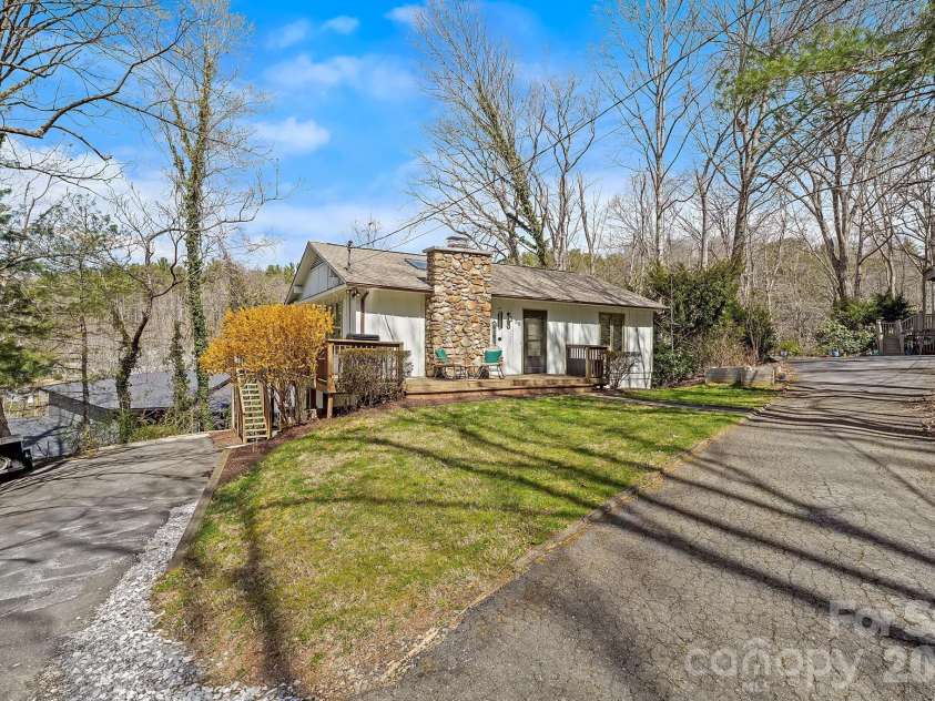 39 Spooks Branch Extension, Asheville, NC 28804.  MLS# CAR4358882, YatesRealty ID 19702. 