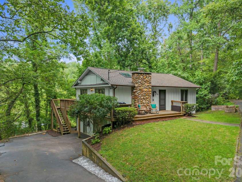 39 Spooks Branch Extension, Asheville, NC 28804.  MLS# CAR4358882, YatesRealty ID 19702. 