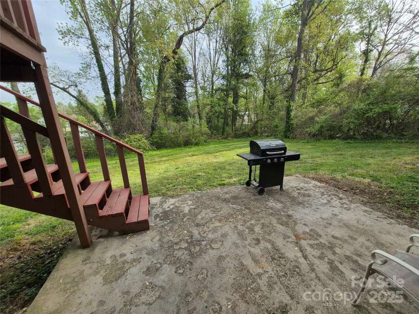 64 Round Top Road, Asheville, NC 28803.  MLS# CAR4248963, YatesRealty ID 19703. Back patio