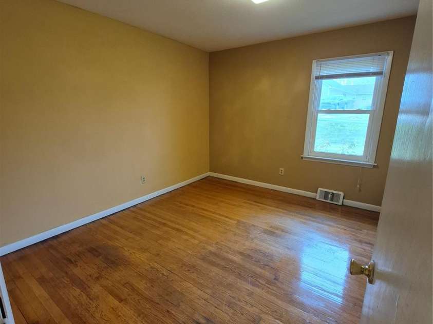 64 Round Top Road, Asheville, NC 28803.  MLS# CAR4248963, YatesRealty ID 19703. Br2