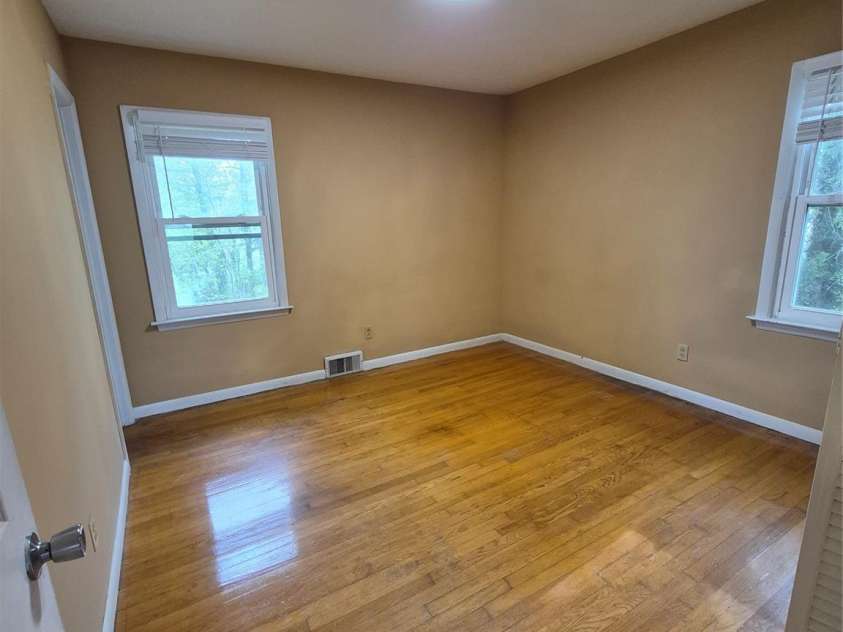 64 Round Top Road, Asheville, NC 28803.  MLS# CAR4248963, YatesRealty ID 19703. Br3