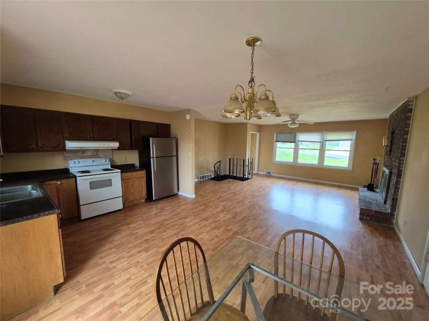 64 Round Top Road, Asheville, NC 28803.  MLS# CAR4248963, YatesRealty ID 19703. Kitchen-dining