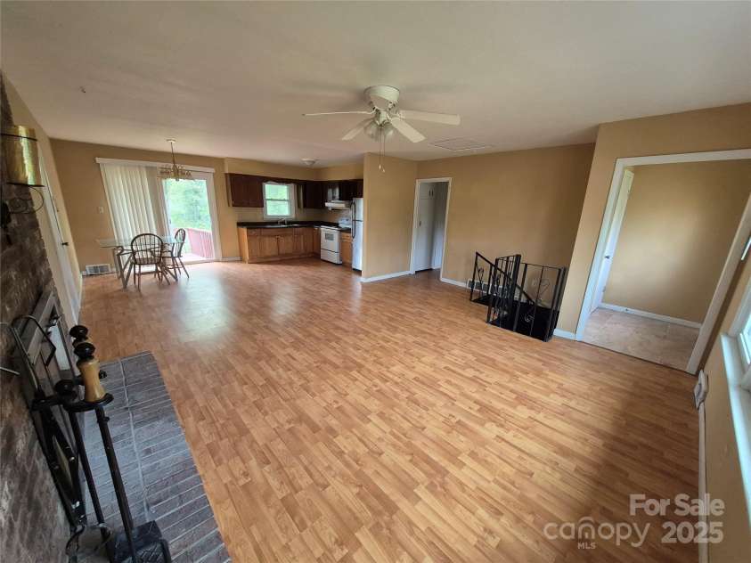 64 Round Top Road, Asheville, NC 28803.  MLS# CAR4248963, YatesRealty ID 19703. Living