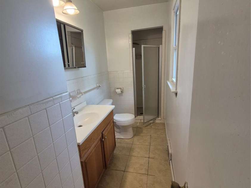 64 Round Top Road, Asheville, NC 28803.  MLS# CAR4248963, YatesRealty ID 19703. Master bath