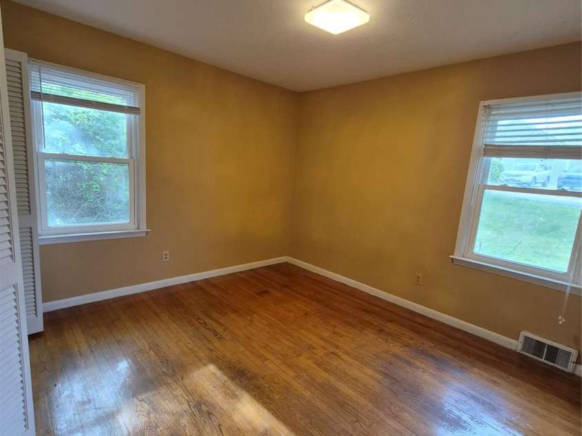 64 Round Top Road, Asheville, NC 28803.  MLS# CAR4248963, YatesRealty ID 19703. Master br