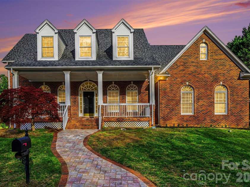 8403 Royster Run, Waxhaw, NC 28173.  MLS# CAR4357163, YatesRealty ID 19703. 