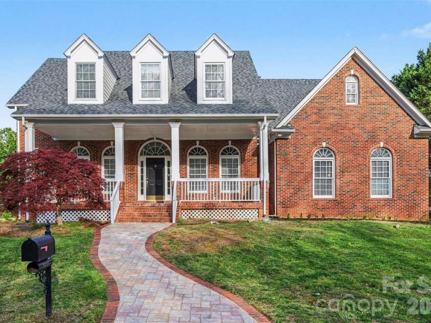 8403 Royster Run, Waxhaw, NC 28173.  MLS# CAR4357163, YatesRealty ID 19703. 