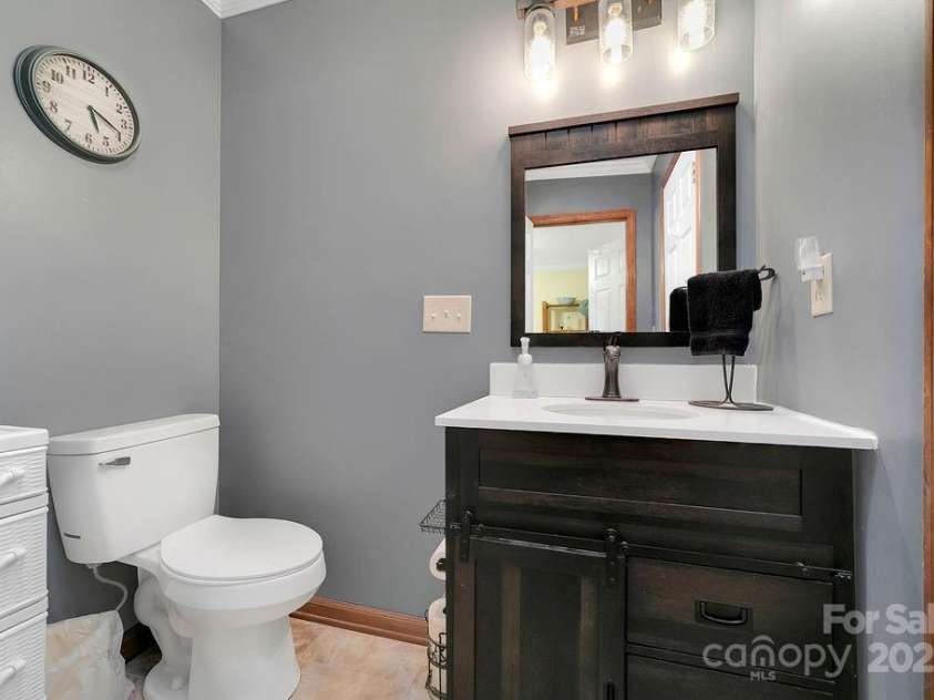 207 Aberdeen Lane, Pisgah Forest, NC 28768.  MLS# CAR4249386, YatesRealty ID 19704. 2nd Full Bath