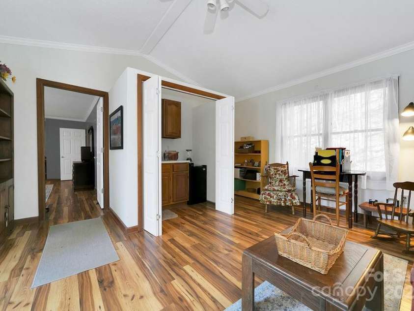 207 Aberdeen Lane, Pisgah Forest, NC 28768.  MLS# CAR4249386, YatesRealty ID 19704. BONUS ROOM/ Studio