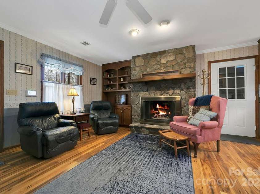 207 Aberdeen Lane, Pisgah Forest, NC 28768.  MLS# CAR4249386, YatesRealty ID 19704. Cozy Den