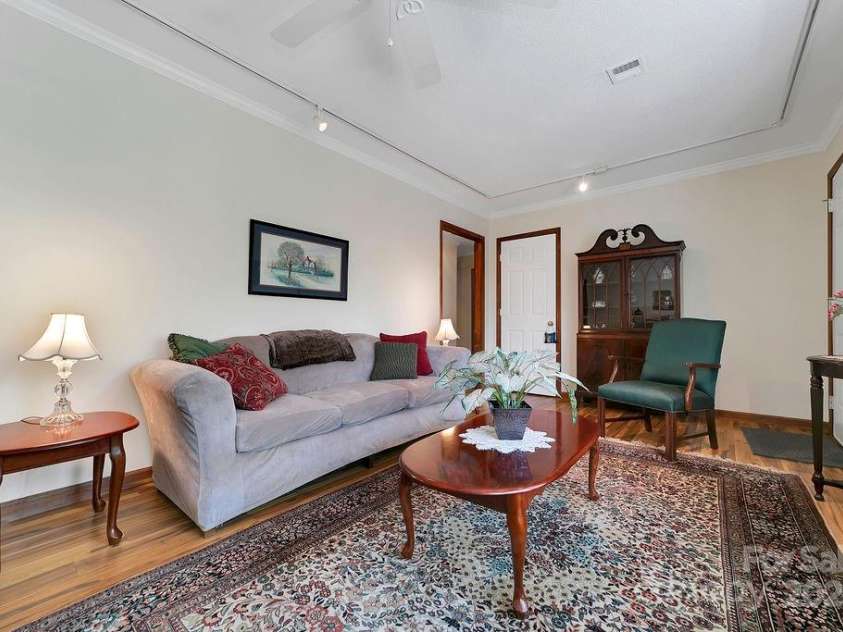 207 Aberdeen Lane, Pisgah Forest, NC 28768.  MLS# CAR4249386, YatesRealty ID 19704. Crown Molding