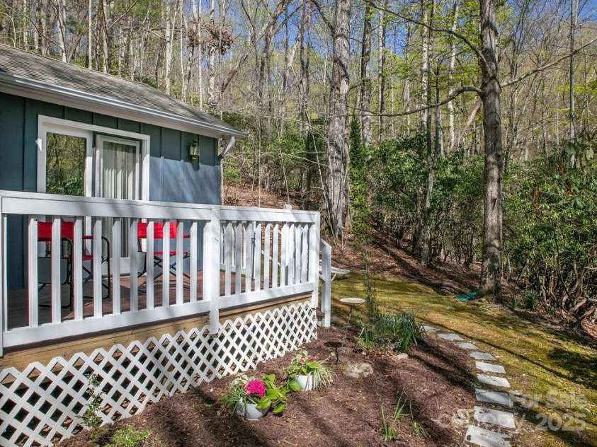 207 Aberdeen Lane, Pisgah Forest, NC 28768.  MLS# CAR4249386, YatesRealty ID 19704. Deck and Private Entrance off of Studio/Bonus Room