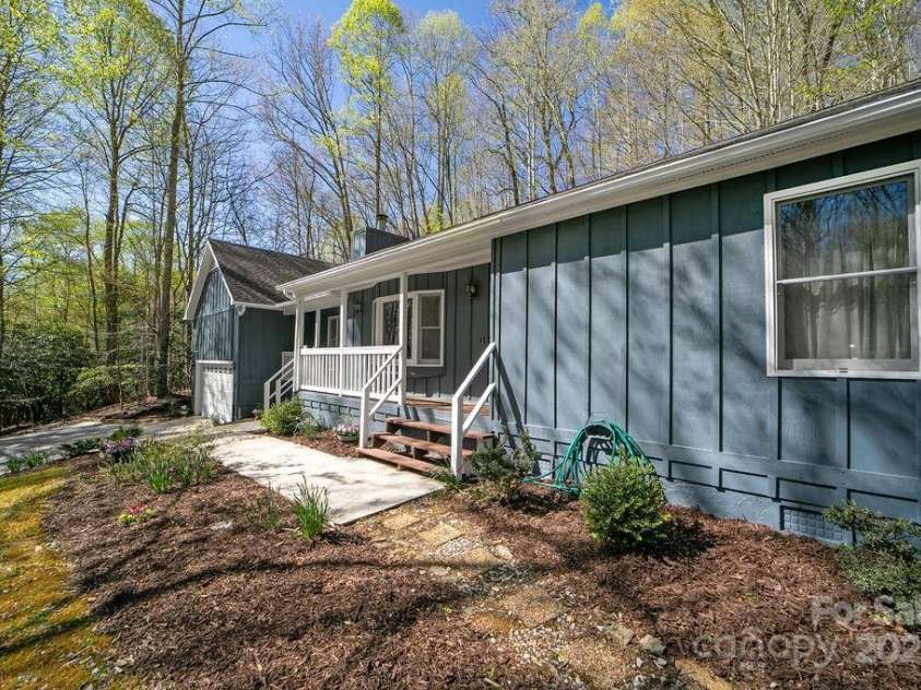 207 Aberdeen Lane, Pisgah Forest, NC 28768.  MLS# CAR4249386, YatesRealty ID 19704. Gorgeous Home