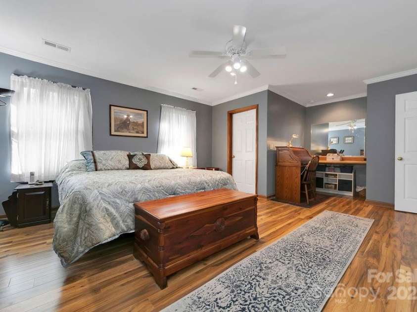 207 Aberdeen Lane, Pisgah Forest, NC 28768.  MLS# CAR4249386, YatesRealty ID 19704. Large Primary bedroom