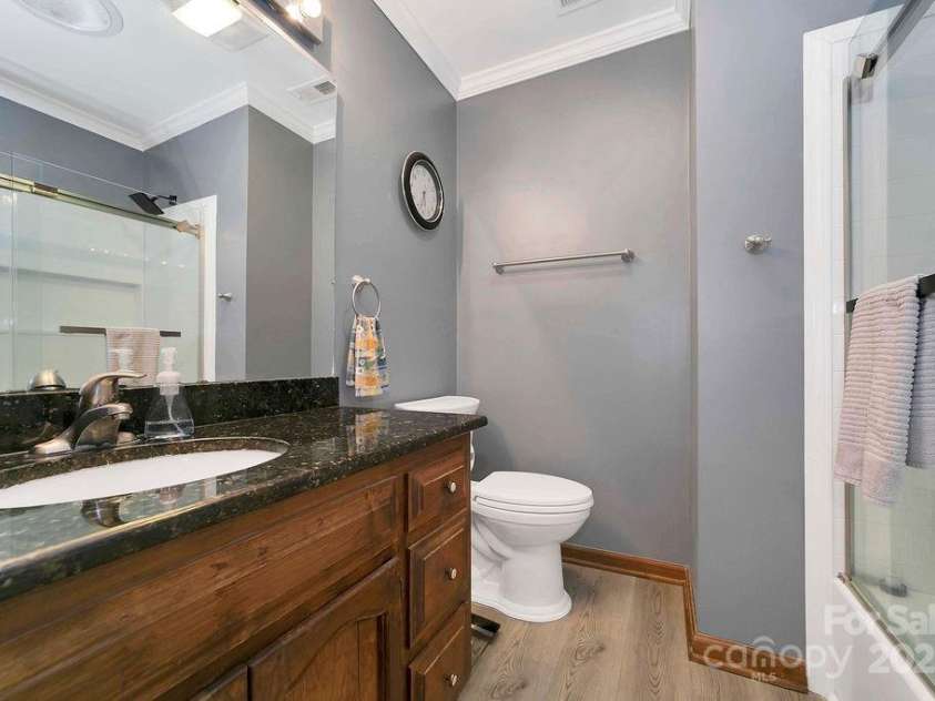 207 Aberdeen Lane, Pisgah Forest, NC 28768.  MLS# CAR4249386, YatesRealty ID 19704. Primary Bath