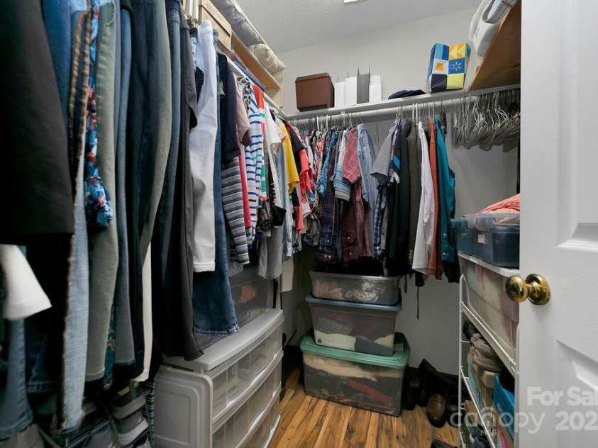 207 Aberdeen Lane, Pisgah Forest, NC 28768.  MLS# CAR4249386, YatesRealty ID 19704. Walk-in Closet