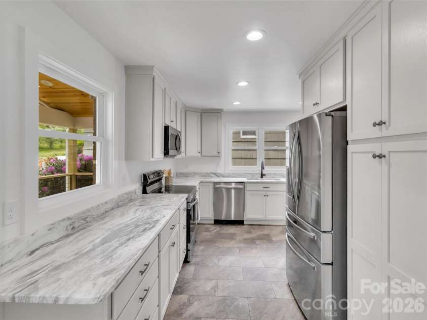 3575 Dellwood Road, Waynesville, NC 28786.  MLS# CAR4375383, YatesRealty ID 19706. Kitchen