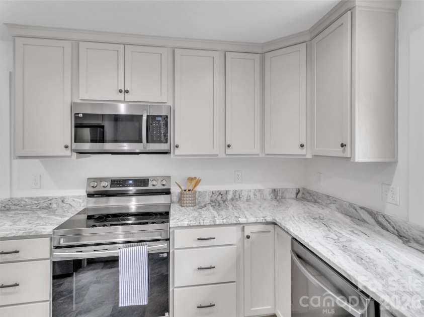 3575 Dellwood Road, Waynesville, NC 28786.  MLS# CAR4375383, YatesRealty ID 19706. Kitchen