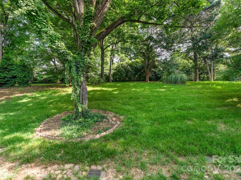 7026 Quail Hill Road, Charlotte, NC 28210.  MLS# CAR4260613, YatesRealty ID 19706. 