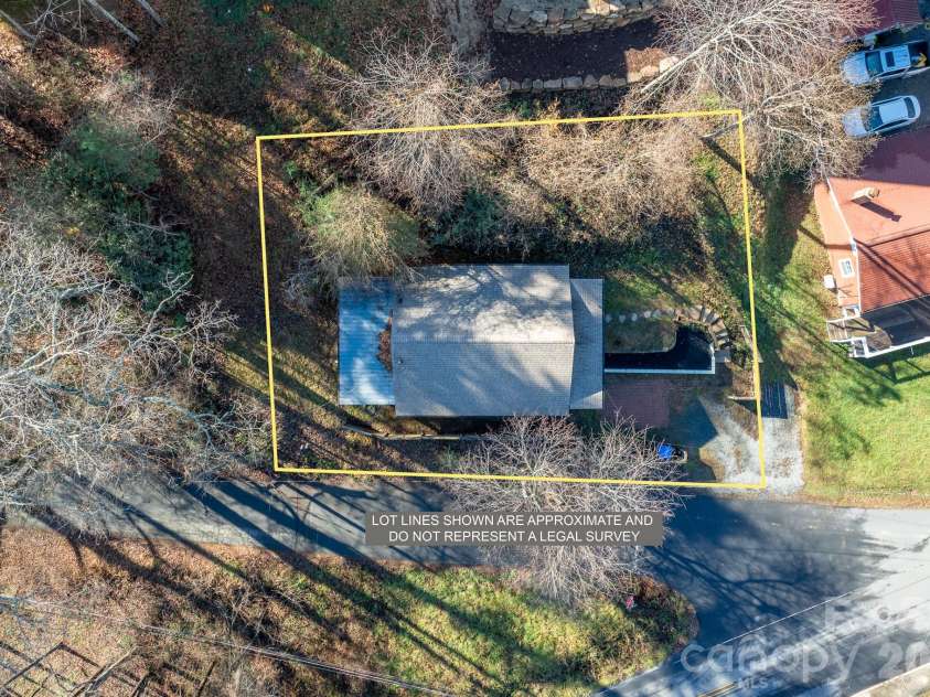165 Kings Mill Road, Brevard, NC 28712.  MLS# CAR4347667, YatesRealty ID 19707. 