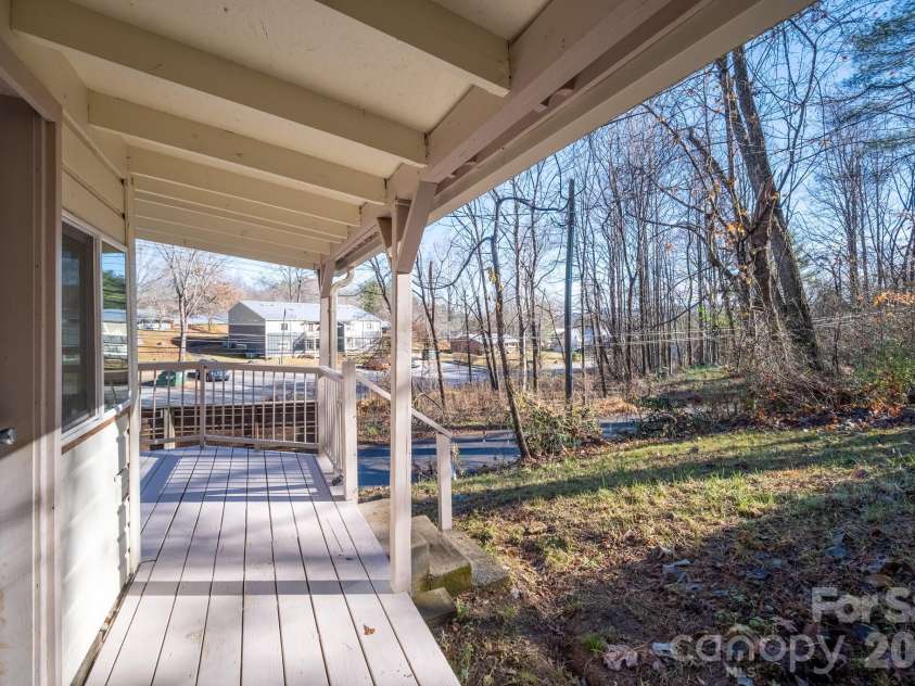165 Kings Mill Road, Brevard, NC 28712.  MLS# CAR4347667, YatesRealty ID 19707. 