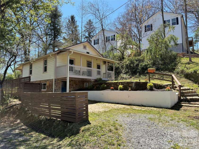 165 Kings Mill Road, Brevard, NC 28712.  MLS# CAR4347667, YatesRealty ID 19707. 