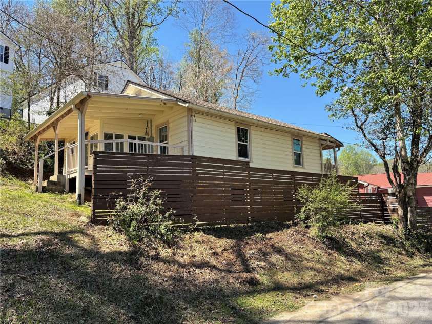 165 Kings Mill Road, Brevard, NC 28712.  MLS# CAR4347667, YatesRealty ID 19707. 