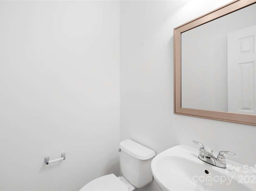 6429 Terrace View Court, Charlotte, NC 28269.  MLS# CAR4257513, YatesRealty ID 19707. Main level powder room