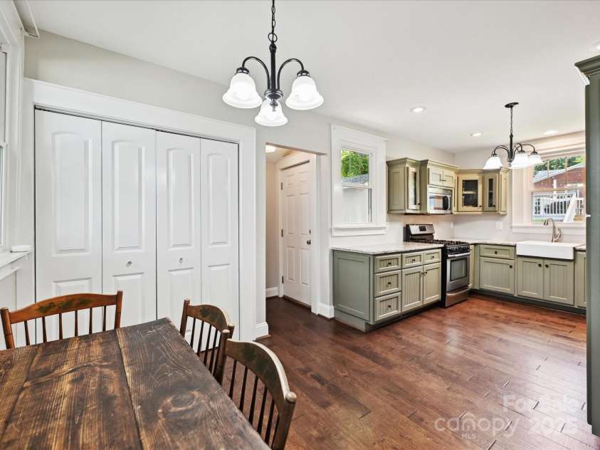 214 Tenth Street, Cramerton, NC 28032.  MLS# CAR4269315, YatesRealty ID 19708. 