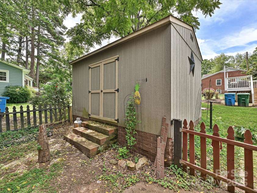 214 Tenth Street, Cramerton, NC 28032.  MLS# CAR4269315, YatesRealty ID 19708. 