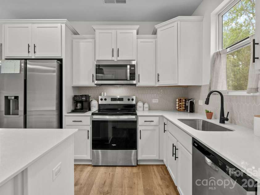 2535 Andes Drive, Statesville, NC 28625.  MLS# CAR4251014, YatesRealty ID 19709. 