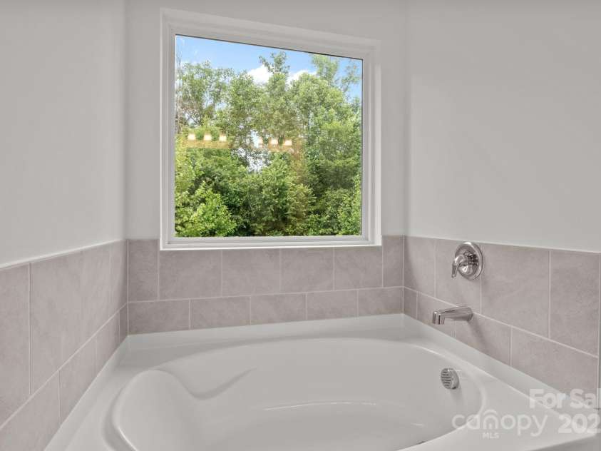 2535 Andes Drive, Statesville, NC 28625.  MLS# CAR4251014, YatesRealty ID 19709. 