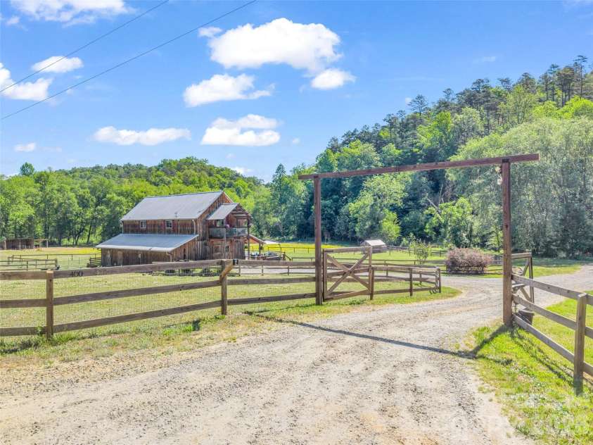 400 Calhoun Trail, Rutherfordton, NC 28139.  MLS# CAR4378977, YatesRealty ID 19709. 