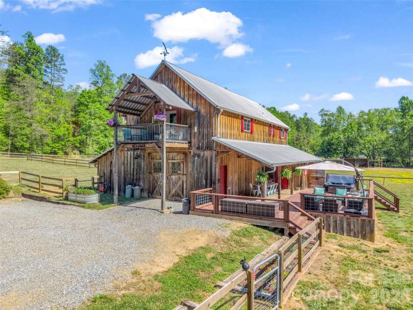 400 Calhoun Trail, Rutherfordton, NC 28139.  MLS# CAR4378977, YatesRealty ID 19709. 