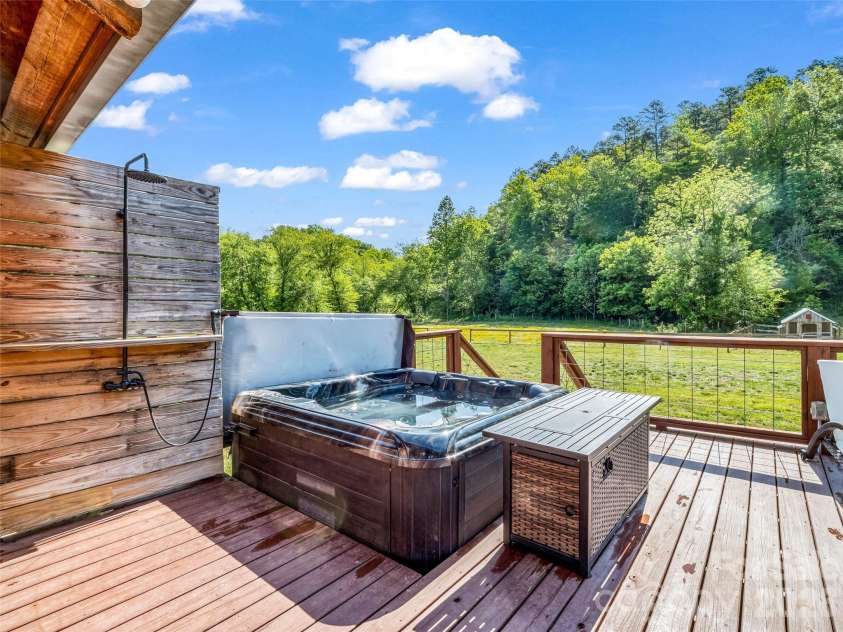 400 Calhoun Trail, Rutherfordton, NC 28139.  MLS# CAR4378977, YatesRealty ID 19709. 
