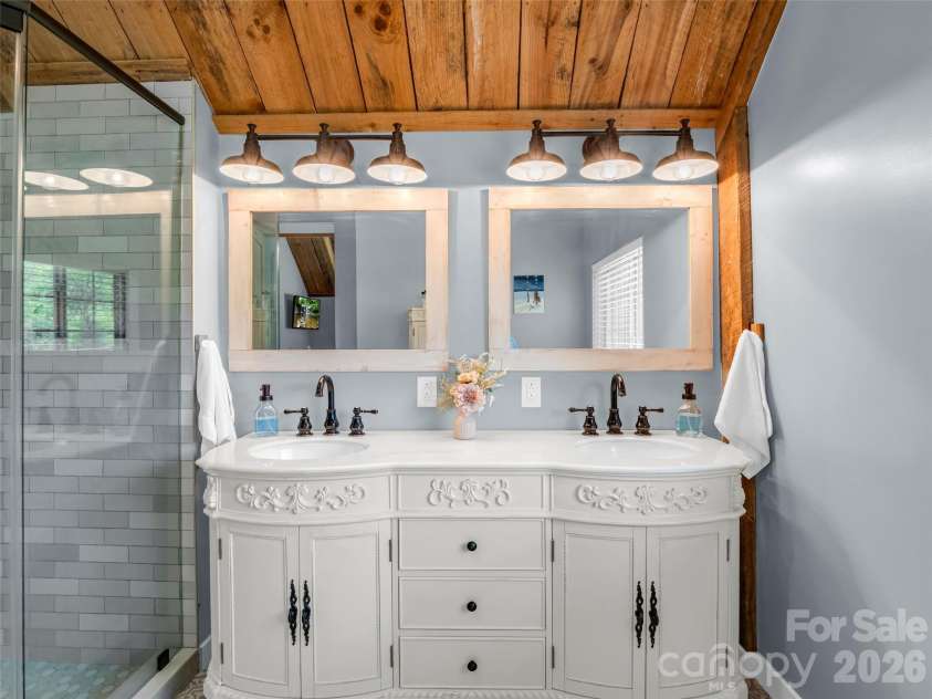 400 Calhoun Trail, Rutherfordton, NC 28139.  MLS# CAR4378977, YatesRealty ID 19709. 