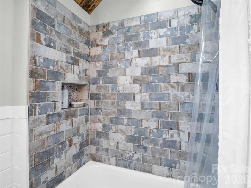 400 Calhoun Trail, Rutherfordton, NC 28139.  MLS# CAR4378977, YatesRealty ID 19709. 