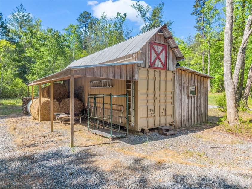 400 Calhoun Trail, Rutherfordton, NC 28139.  MLS# CAR4378977, YatesRealty ID 19709. 