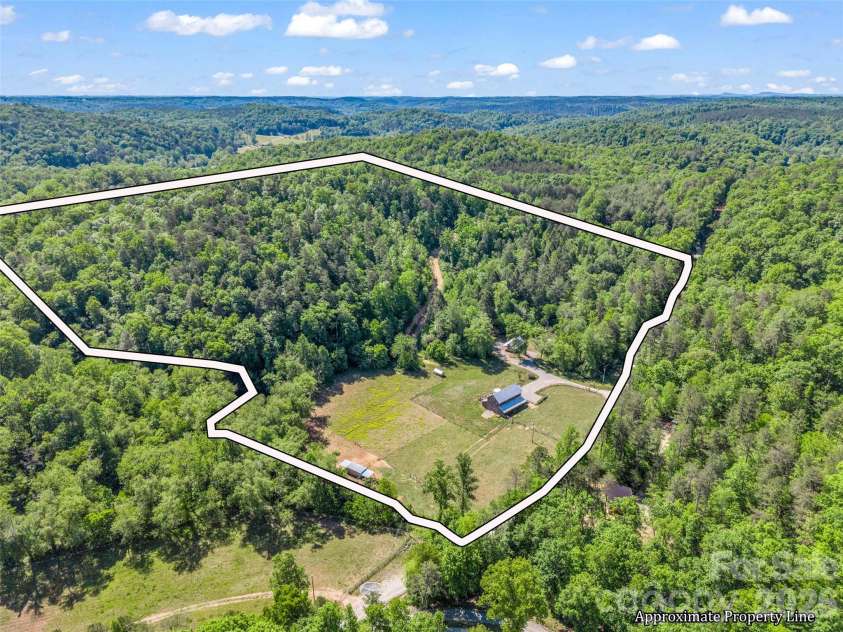 400 Calhoun Trail, Rutherfordton, NC 28139.  MLS# CAR4378977, YatesRealty ID 19709. 