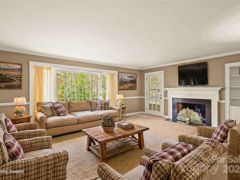 1018 Randolph Circle, Lenoir, NC 28645.  MLS# CAR4197150, YatesRealty ID 1971. 