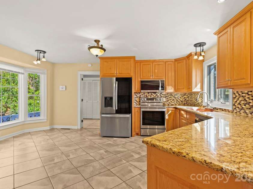 1018 Randolph Circle, Lenoir, NC 28645.  MLS# CAR4197150, YatesRealty ID 1971. 