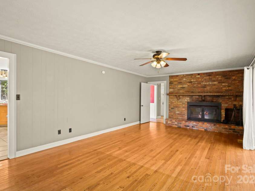 1018 Randolph Circle, Lenoir, NC 28645.  MLS# CAR4197150, YatesRealty ID 1971. 