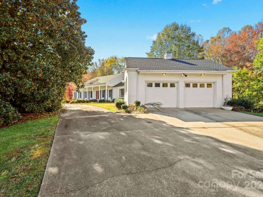 1018 Randolph Circle, Lenoir, NC 28645.  MLS# CAR4197150, YatesRealty ID 1971. 