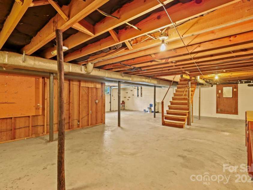 1018 Randolph Circle, Lenoir, NC 28645.  MLS# CAR4197150, YatesRealty ID 1971. 