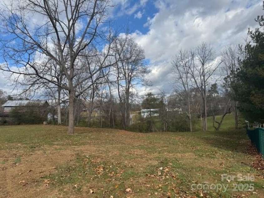 25 Highland Street, Weaverville, NC 28787.  MLS# CAR4322987, YatesRealty ID 1971. 